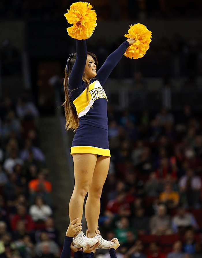 UC-Irvine-cheerleaders-467063730_10_0.jpg